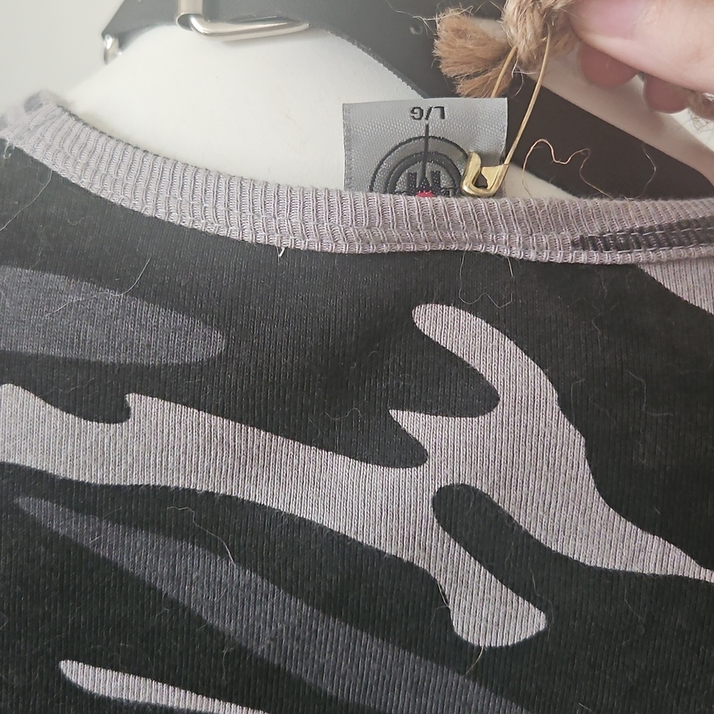 Y2k Grey Camo Shirt - Picture 6 of 7
